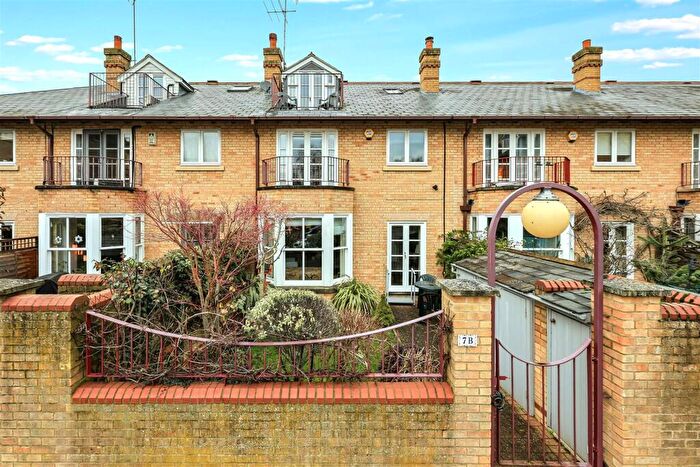 4 Bedroom Town House For Sale In Saxon Street, Cambridge, CB2