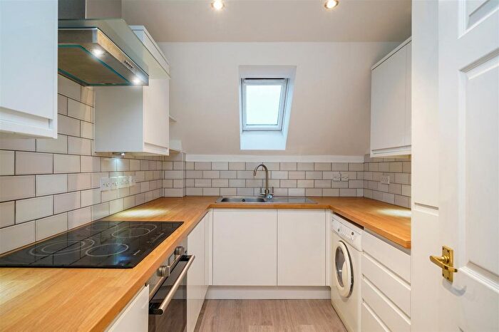 1 Bedroom Flat To Rent In Madison Court, A West Hill, SW15