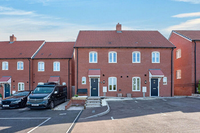 3 Bedroom Semi-Detached House For Sale In Brasher Drive, Kettering, NN15
