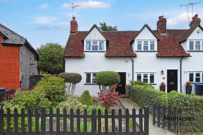 3 Bedroom Cottage For Sale In Duck Lane, Thornwood, CM16