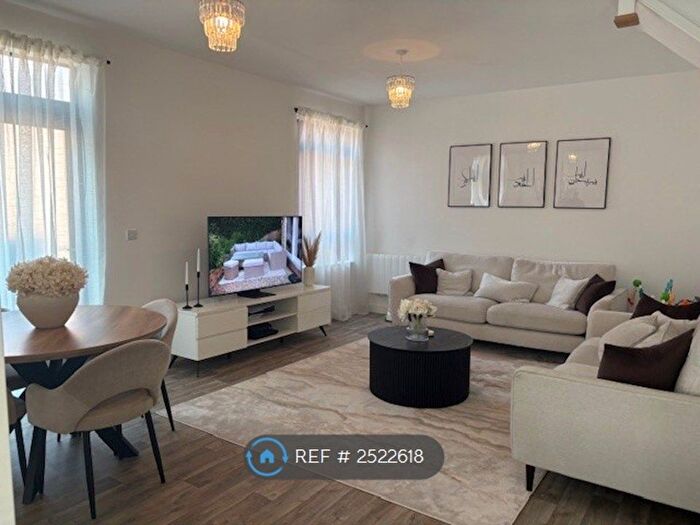 3 Bedroom Semi-Detached House To Rent In Abbey Meadows, Leicester, LE4