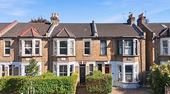 2 Bedroom Flat For Sale In Albert Road, Leyton, E10