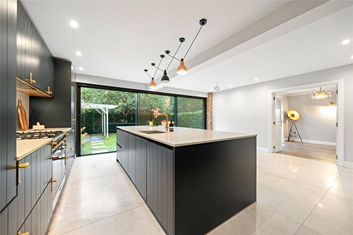 4 Bedroom House To Rent In St Andrews Close, Thames Ditton, Surrey, KT7