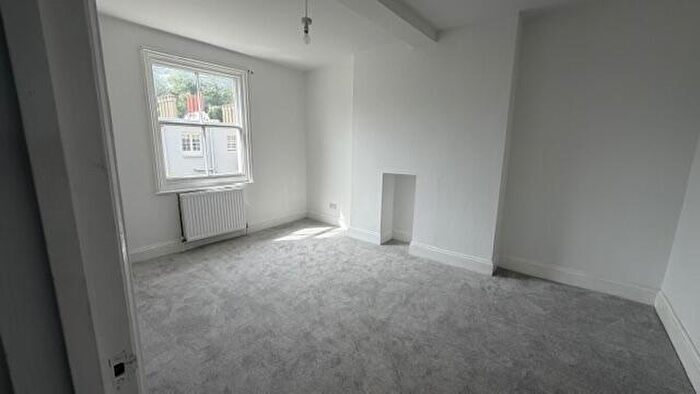 1 Bedroom Flat To Rent In Queens Square, Brighton, BN1