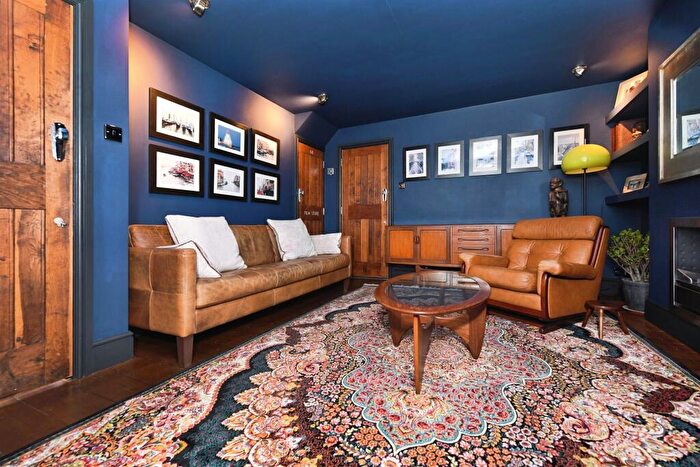 3 Bedroom Semi Detached House For Sale In Hambro Hill, Rayleigh, SS6