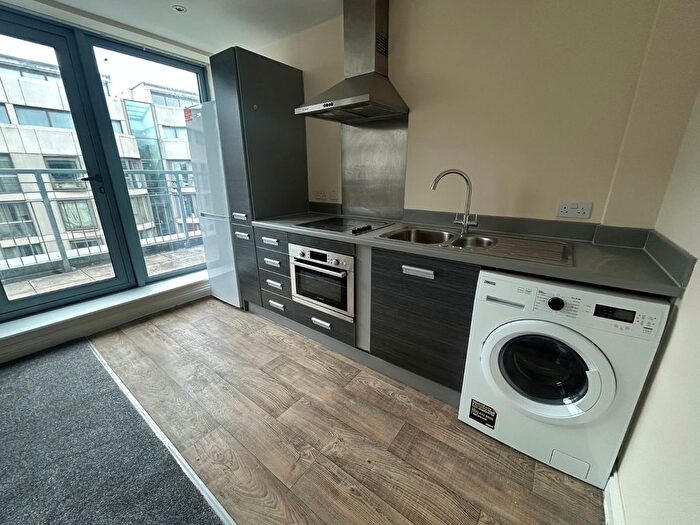 2 Bedroom Flat To Rent In Canal Street, Nottingham, Nottinghamshire, NG1