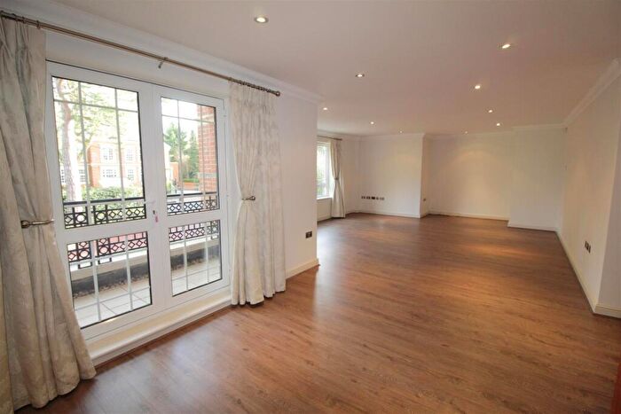 2 Bedroom Apartment To Rent In Cavendish Road, Weybridge, KT13
