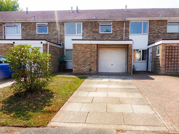 3 Bedroom Town House To Rent In Lambourne Gardens, Earley, Reading, Berkshire, RG6