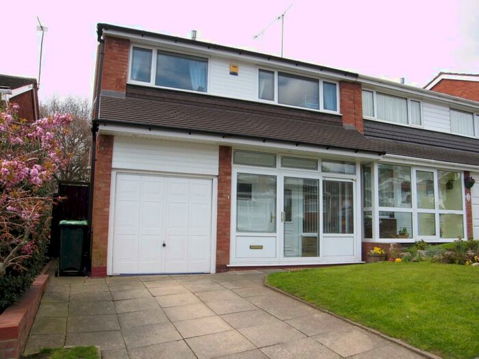 3 Bedroom Semi-Detached House To Rent In Linden Avenue, Great Barr., B43