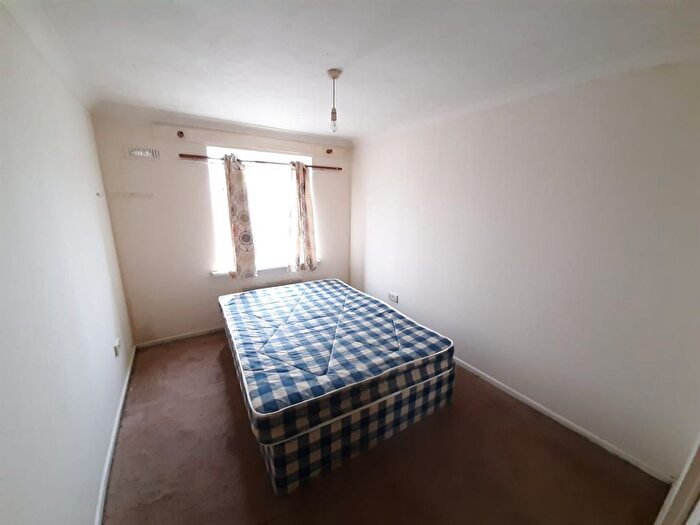 2 Bedroom Flat To Rent In The Ridings, Luton, LU3