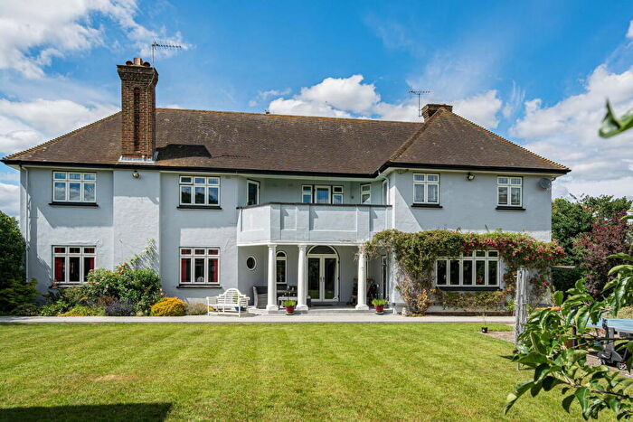 5 Bedroom Detached House For Sale In The Paddock, Merrow, GU1