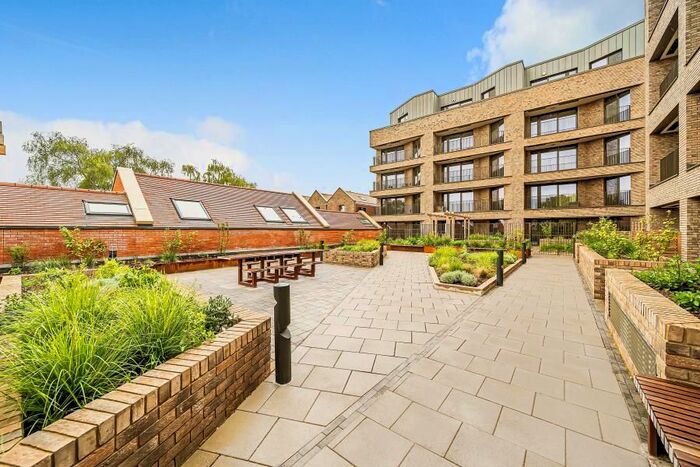 1 Bedroom Property To Rent In Woking, Surrey, GU21