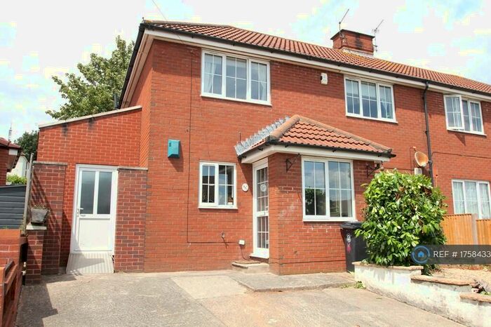 4 Bedroom Semi-Detached House To Rent In Alveston Walk, Bristol, BS9