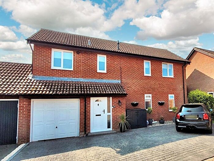 4 Bedroom Link Detached House For Sale In Warmans Close, Wantage, OX12