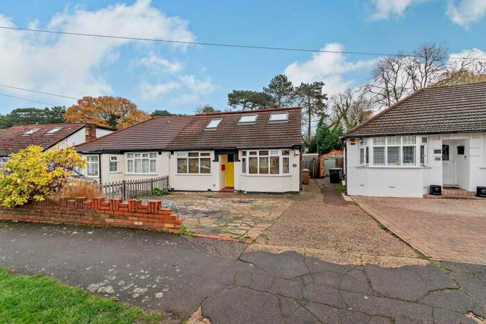 3 Bedroom Bungalow To Rent In Harrow Way, Watford, WD19