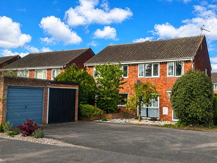 3 Bedroom Semi-Detached House For Sale In Kents Road, Stantonbury, Milton Keynes, MK14