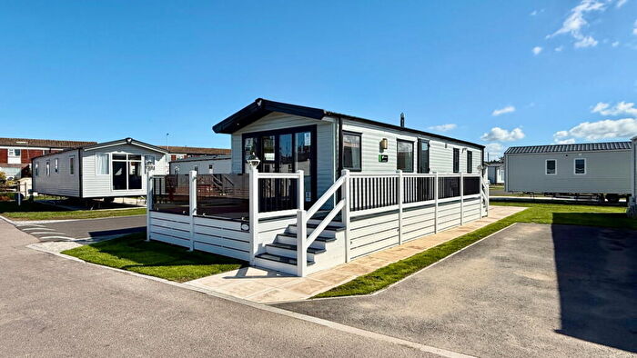 3 Bedroom Mobile Home For Sale In Faversham Road, Seasalter, Whitstable, CT5