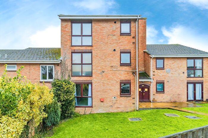 2 Bedroom Flat For Sale In Moorsend, Bradley Valley, Newton Abbot, TQ12