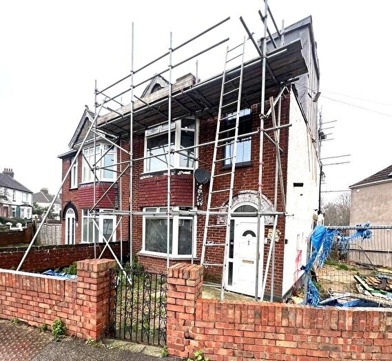 3 Bedroom Semi Detached House For Sale In Woodlands Road, Kent, ME7