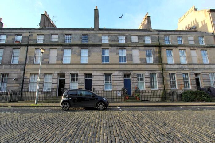 1 Bedroom Flat To Rent In Roxburgh Street, The Pleasance, Edinburgh, EH8