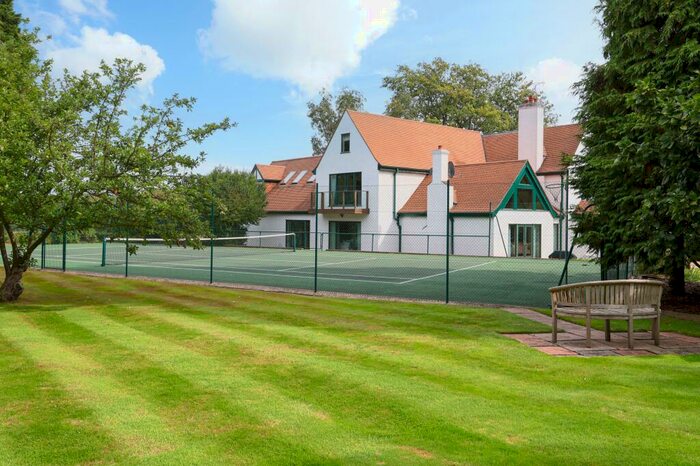 6 Bedroom Barn Conversion To Rent In Fairoak Lane, Oxshott, KT22