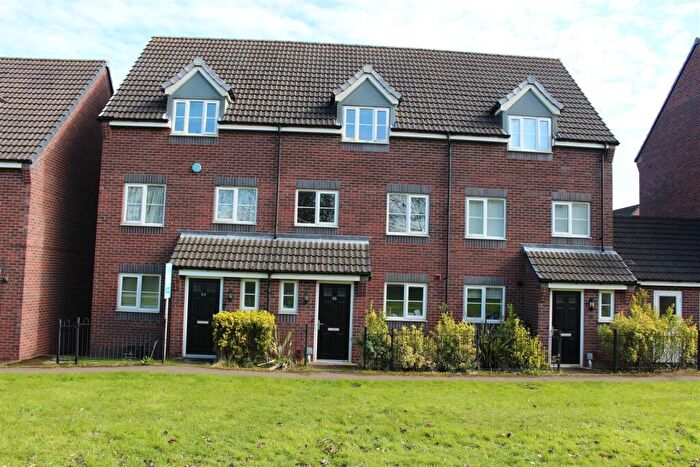 3 Bedroom Town House For Sale In College Green Walk, Mickleover, Derby, DE3