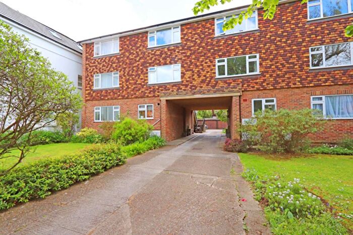 2 Bedroom Flat For Sale In Cedar Court, Lime Grove, New Malden, KT3