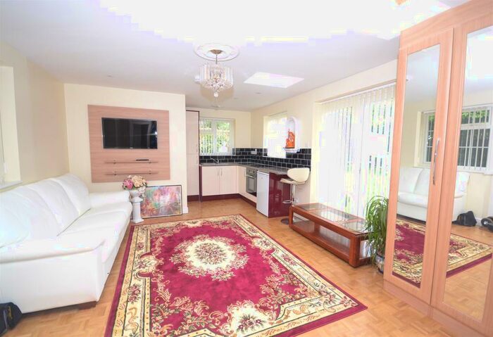 Studio To Rent In Durand Road, Reading, Berkshire, RG6