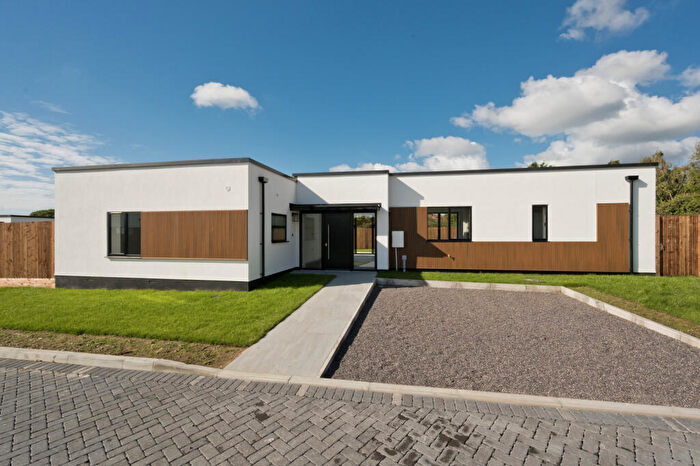 3 Bedroom Bungalow For Sale In Wexham Street, Wexham, Buckinghamshire, SL3