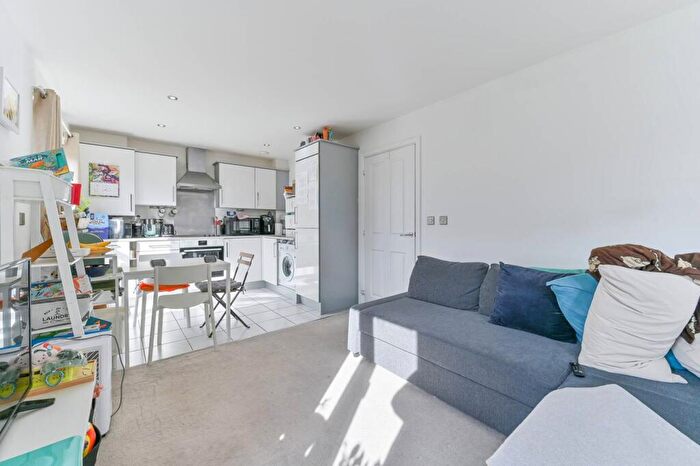 2 Bedroom Flat For Sale In Isis House, Worcester Close, Anerley, London, SE20