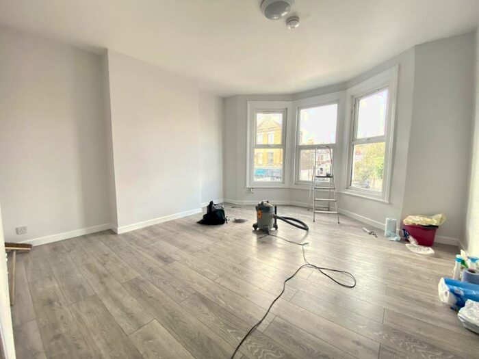 2 Bedroom Flat To Rent In C Green Lanes, Harringay, N8