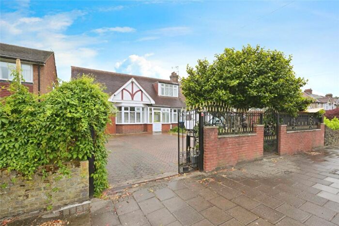 6 Bedroom House For Sale In Bullsmoor Lane, Enfield, EN3