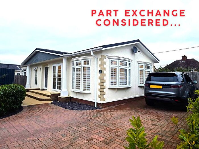 2 Bedroom Mobile/park Home For Sale In London Road, Fowlmere, Royston, SG8