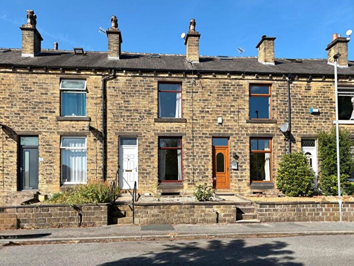 3 Bedroom Terraced House For Sale In Lindley Street, Milnsbridge, HD3