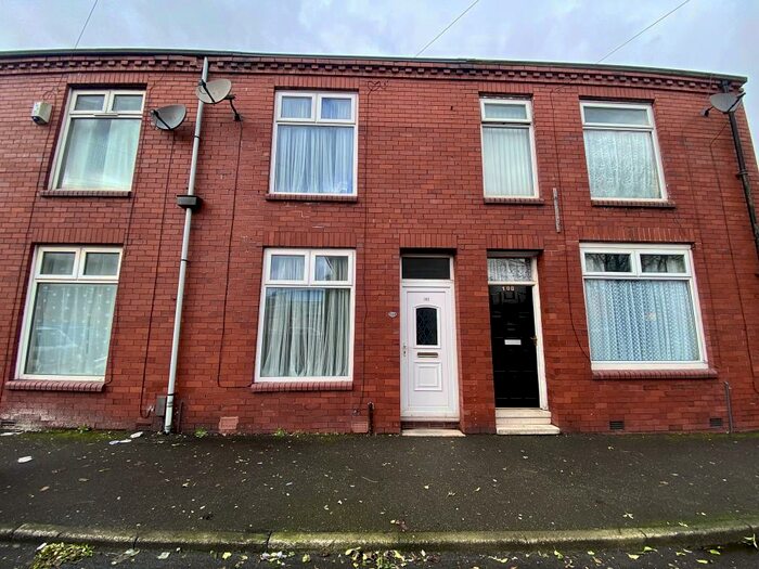 2 Bedroom House To Rent In Kelvin Street, OL7