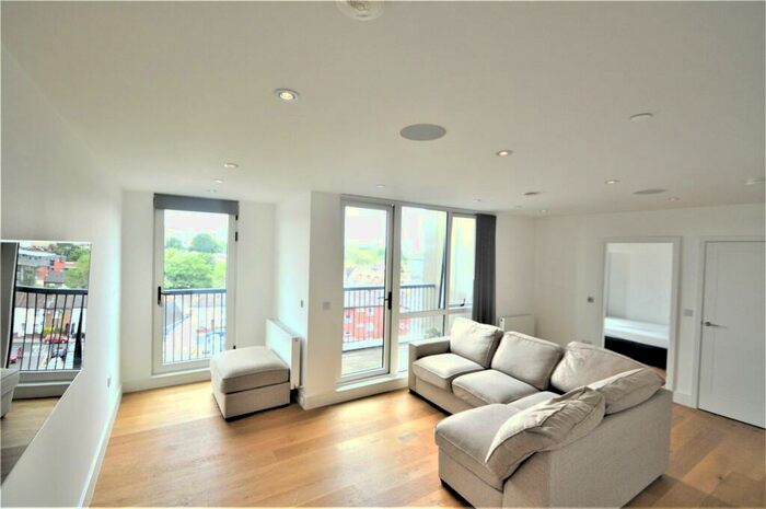 1 Bedroom Apartment To Rent In Central Cross Apartments, South End, Croydon, CR0