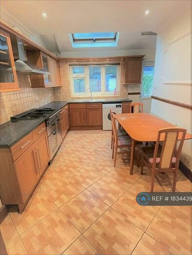 4 Bedroom Terraced House To Rent In Jubilee Street, London, E1