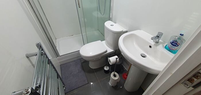 1 Bedroom Flat To Rent In Russell Street, Cathays, Cardiff, CF24