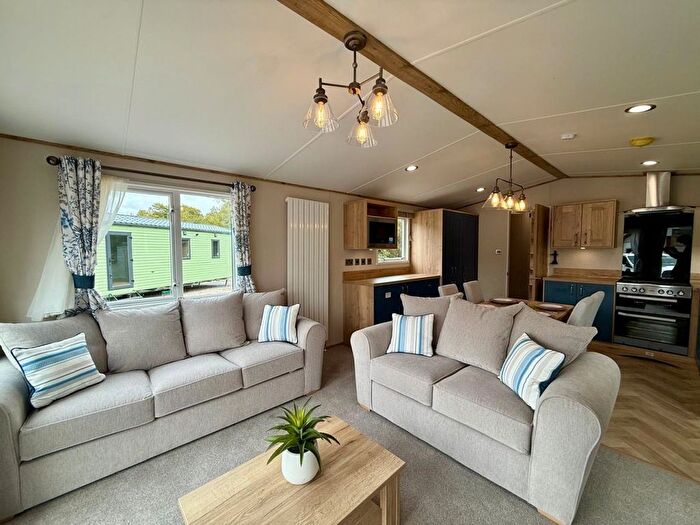 2 Bedroom Mobile/park Home For Sale In Hafton, Hunters Quay, Dunoon, PA23