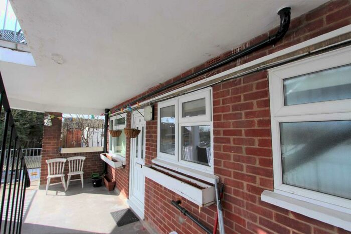 2 Bedroom Flat To Rent In Peterson Court, Loughton, IG10