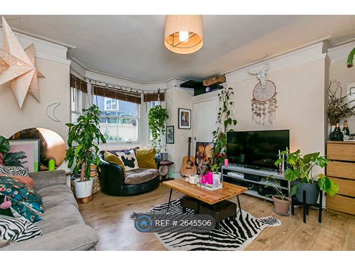 2 Bedroom Flat To Rent In Loveridge Road, London, NW6