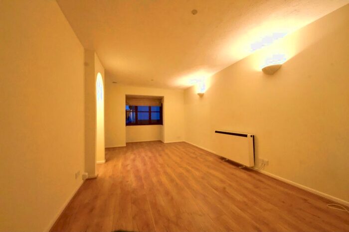 2 Bedroom Flat To Rent In Chalice Way, Greenhithe, DA9