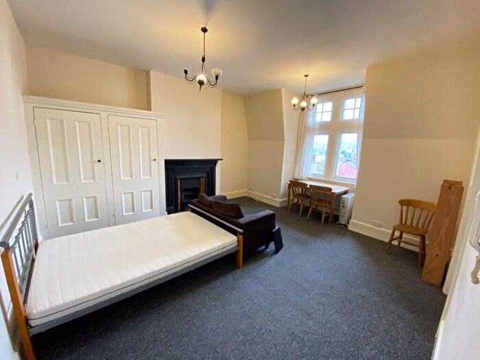 1 Bedroom Flat To Rent In Studio Flat – Salisbury Hotel, Grand Parade, London, N4