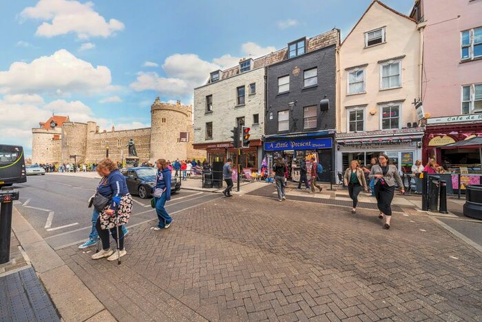 1 Bedroom Flat To Rent In High Street, Windsor, SL4