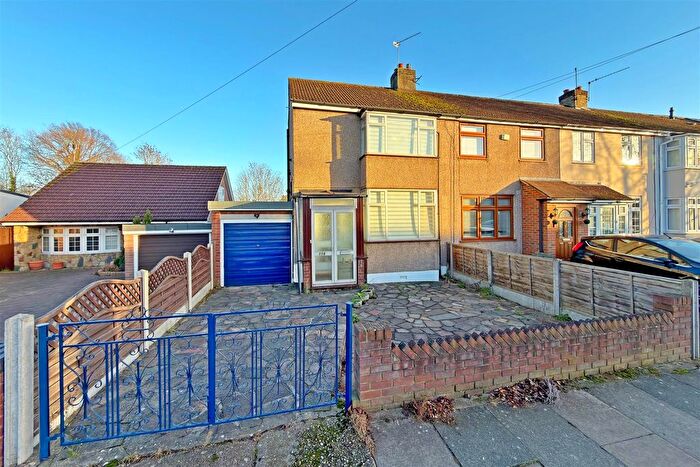 2 Bedroom End Terrace House For Sale In Northumberland Avenue, Hornchurch, RM11