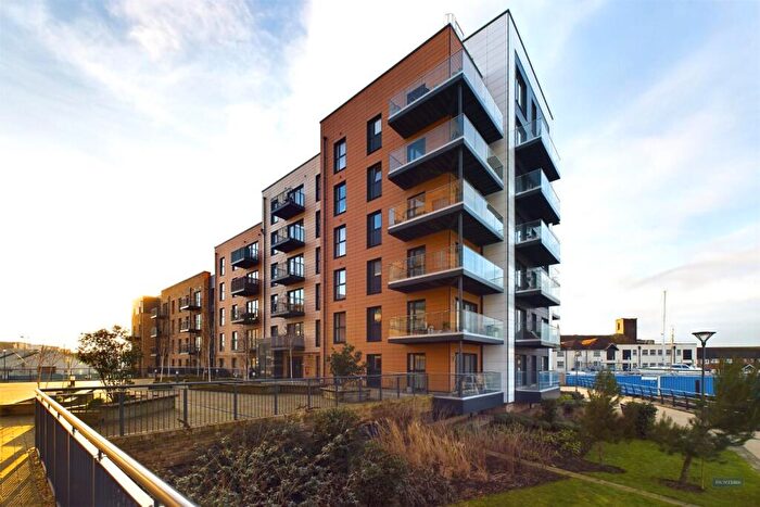 2 Bedroom Apartment For Sale In Riverside Quay, Southampton, SO14