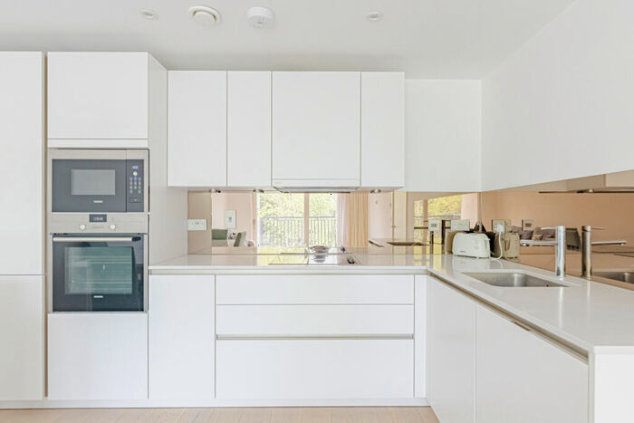 1 Bedroom Flat To Rent In Claremont House, Quebec Way, SE16