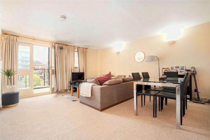 2 Bedroom Flat To Rent In River House, Northfields, London, SW18