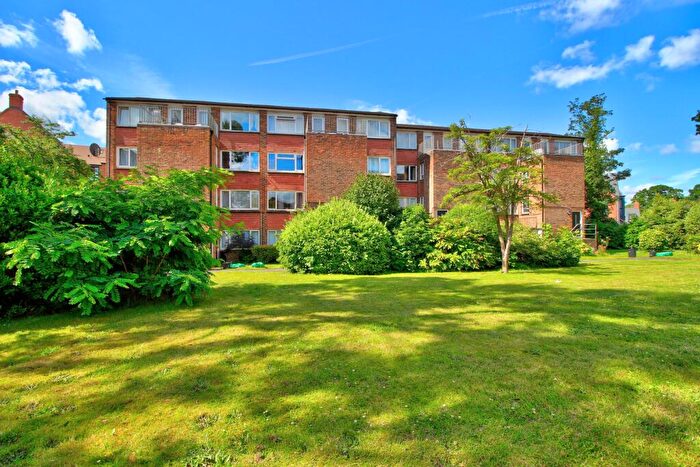 2 Bedroom Apartment For Sale In Ellison Way, Wokingham, RG40