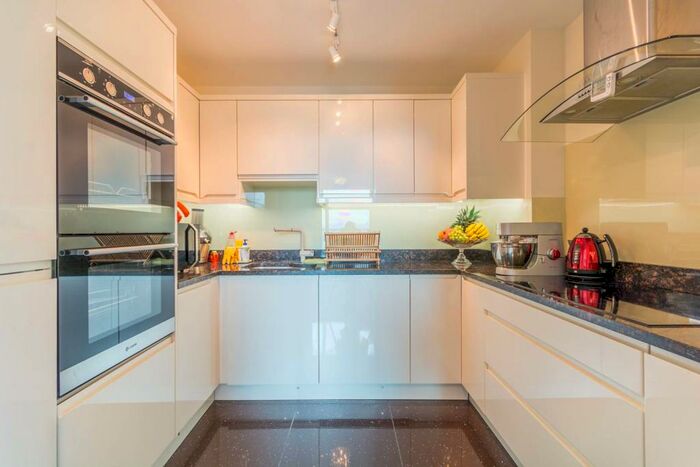 3 Bedroom Flat To Rent In Goodchild Road, Hackney, London, N4